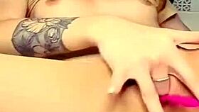 Beautiful girl with perfect body chats on web - chaturbate