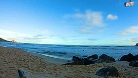 primeira mamada do ano - fui de mai� socadinho para praia coloquei minha bucetinha pra fora e chamei o estranho e advinha o que aconteceu