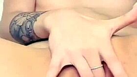 Beautiful girl with perfect body chats on web - chaturbate