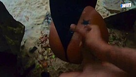 primeira mamada do ano - fui de mai� socadinho para praia coloquei minha bucetinha pra fora e chamei o estranho e advinha o que aconteceu