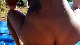 tarde en la piscina follando la mujer de mi colega sin que el esté