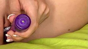 lttlie blondie has a squirt on her bed during fingering