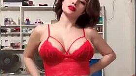 check out this hot girl dancing and showing off her bingo 😍