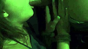 धूमिल आंखों वाली जोजो किस इतनी फेटिश गर्मी से डोमिनेट करती है?