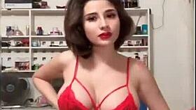 check out this hot girl dancing and showing off her bingo 😍