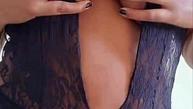 Gostosa Dançando Funk Mostrando A Xoxota E Fazendo Muff Diving Com Anal E Squirting?