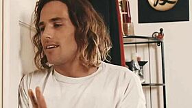 कायली रॉकेट ने पेटाइट टीन बॉडी और बड़ी गांड से मिशनरी में जोरदार राइड की