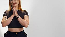 Emma Magnolia intensely fingers her clit to orgasm