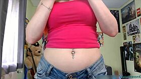 pretty lady with great cleavage chatting with fans in web chat 😘💬