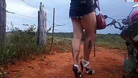 enfiei a pica na loirinha no meio da estrada em publico assista completo no xvideos red.