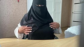 watch this arab milf finger her wet pussy live?