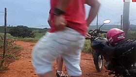 enfiei a pica na loirinha no meio da estrada em publico assista completo no xvideos red.