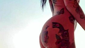 yo, check me dancing naked in this hot sauna