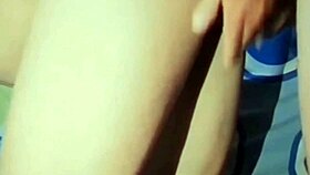 Madrastra e hijastro hace que me corra corro rápido en el coño de mi madrastra antes que venga su esposo follando con mi madrastra que bien cabalga mi polla.