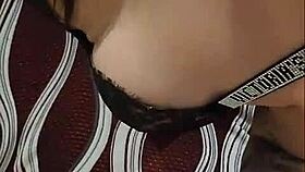 मैं देख रहा हूं यह मेच्योर मिल्फ बड़े लंड से कम से ढकी हुई