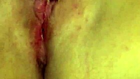 amante pleases with masturbation and squirting