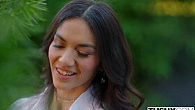 टशी पेटाइट 18+ क्यूटी सॉयर बड़े मर्दों के लिए एनली गेप करती है