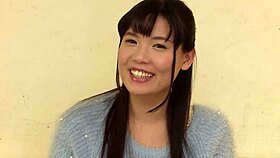 Riho Kotaka shows off her shaved body in model collection 😘