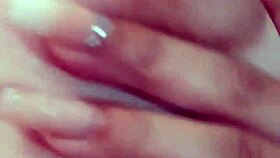 Linda Jovencita Moans Loudly While Touching Her Pink Vagina Real