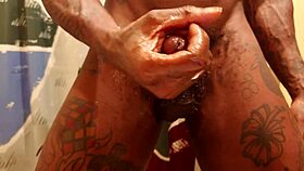 Big dick jacking off close up 😏