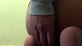 i'm warming up with this small dildo on my ass