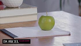 Emma Hix And Paige Owens Share A Bath