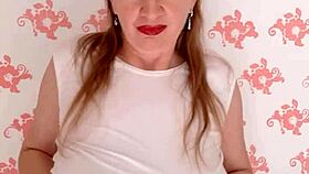 Mariaold shakes her huge bouncing tits and shows them to amateurs.