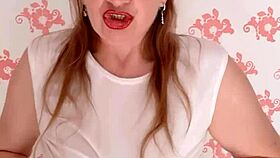 Mariaold shakes her huge bouncing tits and shows them to amateurs.