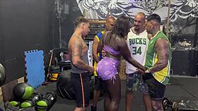 Fernanda chocolate gives pussy and ass in gym to four guys for assfucking