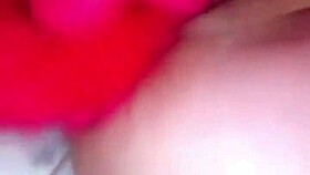 I'm a sexy girl playin with my wet pussy on camera, usin toys to reach orgasm, it's so homemade and amatur