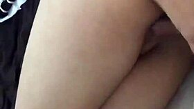 Con la vecina en rico vestido de flores