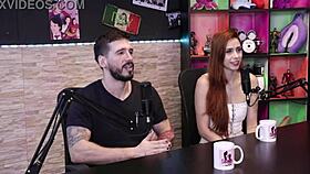 Ela já fez gangbang, deu a buceta para 5 de uma vez e sobre ser bissexual 😏