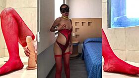 Perrita rica muestra su puter�a in stockings and bdsm