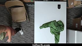 shoplifter teen will cooperate with mall guards strip search