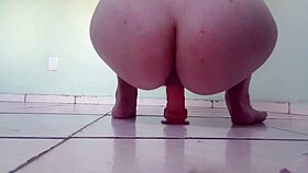 i'm playing with my hairy pussy solo