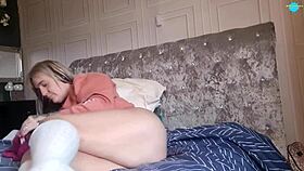 Close up shaved pussy masturbation with big ass