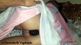 cheguei em casa e vi ela no quarto com plug anal amador