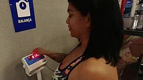 Training in the gym without panties