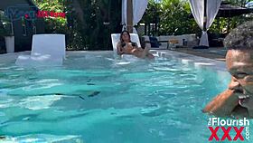 तो, लेसी टेट ने अपना 1st बीबीसी वाइल्ड डीवीपी थ्रीसम में ट्राई किया