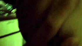 sung sư�ng tr�n ghế t�nh y�u