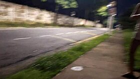 Punheta Arriscada No Ponto De Ônibus Ao Lado De Uma Desconhecida Linda E