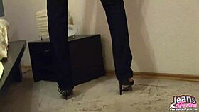 Helping a skinny babe get in her tight jeans