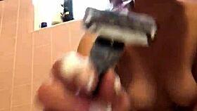 shaving that hairy bush 😏