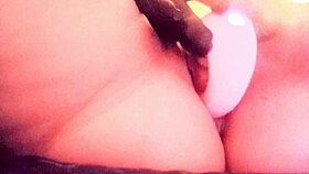 amysexxxjuguetona spreads her pussy wide open