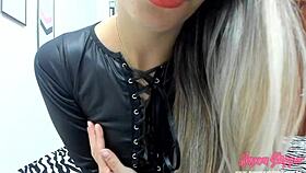 loira safada te levando a loucura com uma siririca gostosa