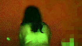 le chupo muy rico su rica verga blanca a mi esposo para que despues se ponga condon y pueda montarlo hasta que se corre en el condon