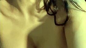 Me grabo mientras mi primo me coge sin condon y me trago su semen me vengo muchas veces