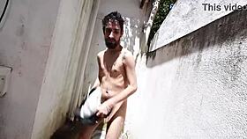 Os Caras da Rua Seis Transam com Paus Enormes no Galpão