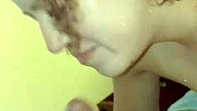 la niñera se estaba bañando cuando me la empecé a chupar