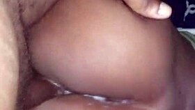 रेड राइडिंग उसे उस फैट एबनी गैंड से दो बार कम करता है!